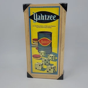 Yahtzee Nostalgie Games Serie Holzkiste Parker Bros Hasbro 2004 Würfel - Bild 1 von 8
