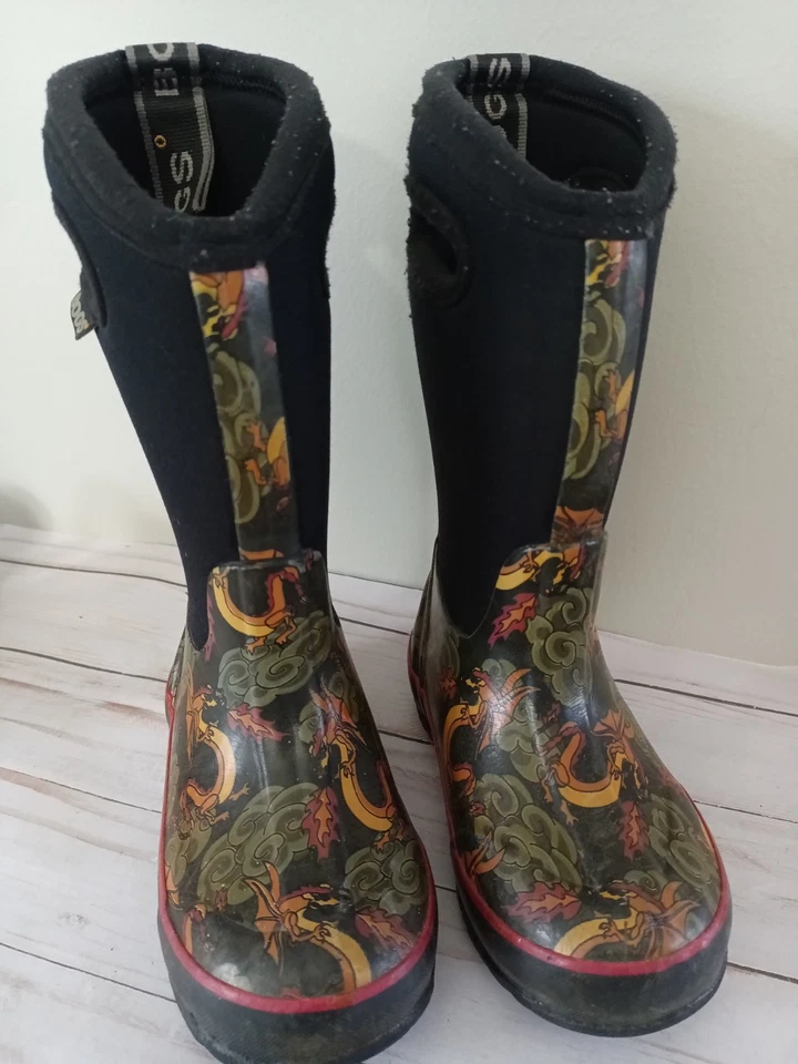 BOGS Botas Clásicas Niños Pequeños Talla 9 Diseño Dragón Impermeables Foto 1 de 4