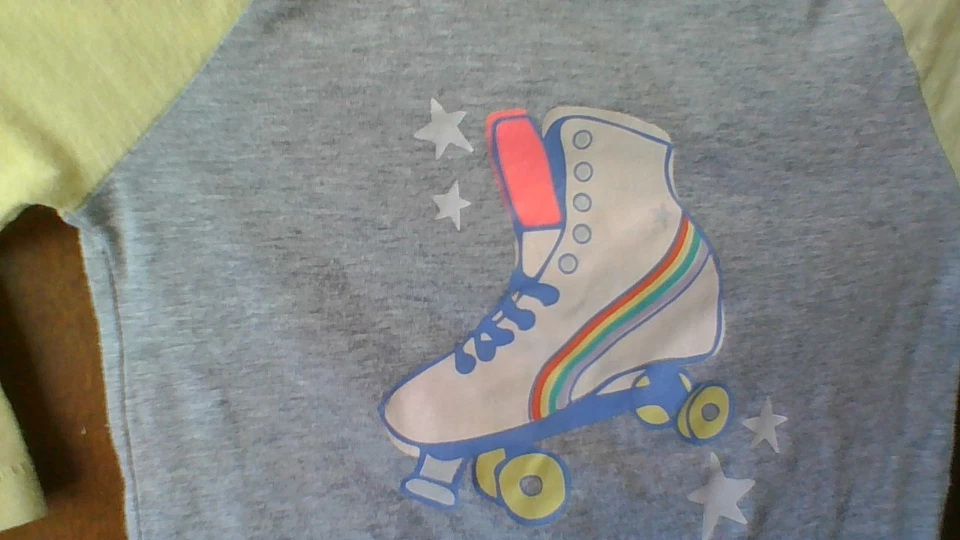 Camiseta Circo Niñas Talla S (6/6X) Rollerskate 3/4 Slv Linda/Divertida *Manchas en Slvs Foto 1 de 4