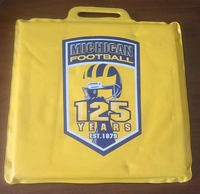 Cojín de estadio de fútbol americano Michigan Wolverine 125 años estet 1879 amarillo azul usado Foto 1 de 3