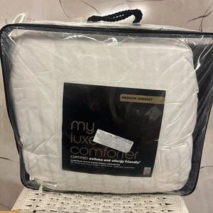 Bloomingdale's My Luxe Comforter Medium Weight Down 700 Fill Power King New - Picture 1 of 4