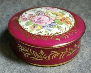 Limoges Paris Dresser Box, 5 3/4" wide. - Picture 1 of 5