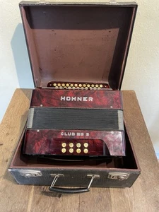 Hohner Club III B acordeón botón rojo, bonito acordeón armónica con estuche - Imagen 1 de 15
