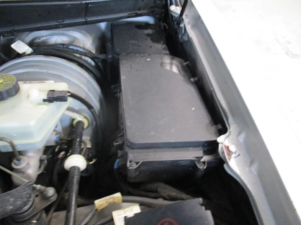 Caja de fusibles motor 210 tipo estación Wgn E320 compatible con 99-03 MERCEDES CLASE E 1693025 Foto 1 de 4