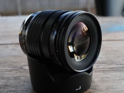 Lente Olympus M.Zuiko 12-45 mm f/4 PRO Foto 1 de 4