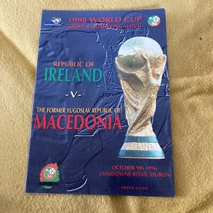 1996 REPUBLIC OF IRELAND EIRE V MACEDONIA WORLD CUP QUALIFYING PROGRAMME VGC - Picture 1 of 9