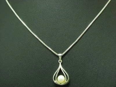 925 Argento Sterling Collana Pendente Con Perle Akoya Ricoperto/4,4g/41,4 CM - Immagine 1 di 3