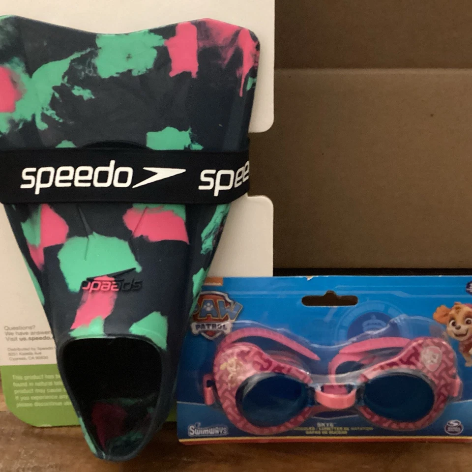 (1 Set) Speedo Swim Fins For Kids/Swimming. Ages 3 . Size S (9-10)
