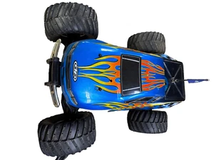 Team Associated Nitro mgt monster truck in great condition runs and drives - Picture 1 of 9