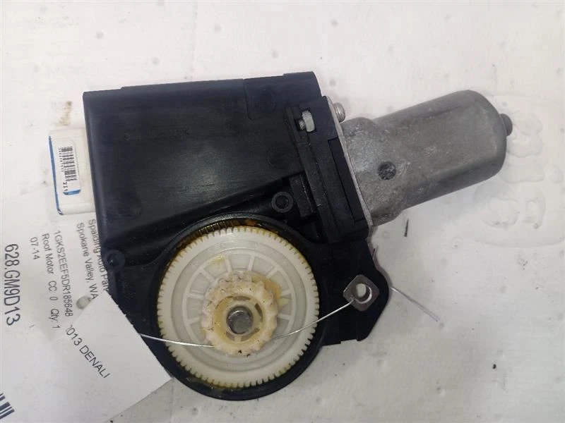 2007-14 GM SUV Sunroof Motor from 2013 GMC Yukon Denali 10300706 - Image 1 of 4