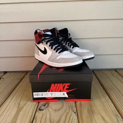 Air Jordan 1 Retro Alto OG Gris Humo 2020 Talla 9.5M 555088 126 Blanco/Negro/Rojo Foto 1 de 4