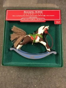 HALLMARK ROCKING HORSE 5° IN SERIE CON SCATOLA ORIGINALE - Foto 1 di 10
