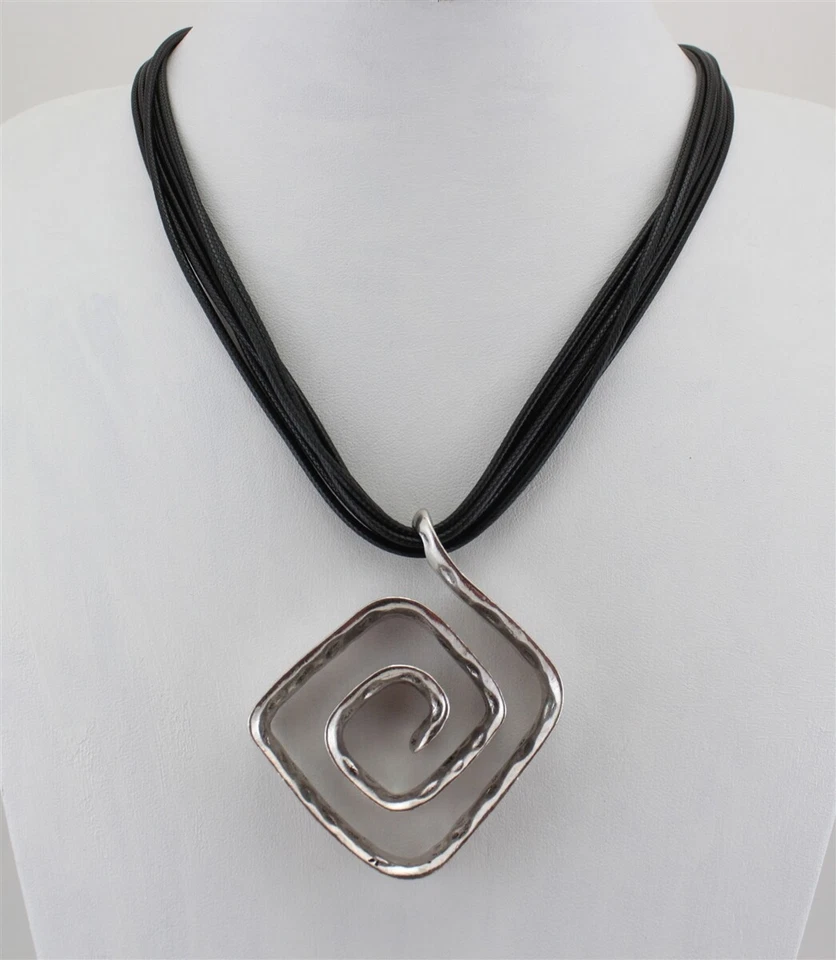 Квадратное ожерелье из нескольких нитей - Изображение 1 из 1