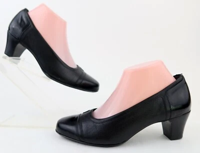 Bombas Munro American Jillian negras para niños charol puntera de cuero 7,5 de ancho Foto 1 de 4