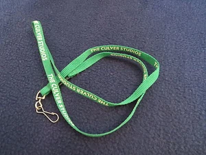 The Culver Studios Green Lanyard Badge Holder Film TV Movie Studio Collectible - Imagen 1 de 3