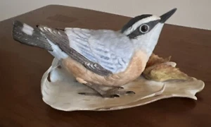 VTG Lenox Fine Porcelain Red-breasted Nuthatch on Beautifully Crafted Leaves - Picture 1 of 5