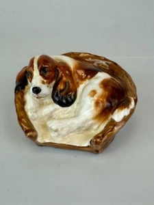Royal Doulton Miniature Cocker Spaniel Lying in Basket Figurine #2585 - Picture 1 of 4