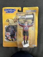 JOE SAKIC - Colorado Avalanche Kenner Starting Lineup NHL SLU 1998 Figure & Card