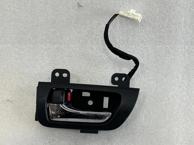 2004 2005 2006 2007 2008 2009 LEXUS RX330 RX350 RX400H RIGHT REAR DOOR HANDLE - Image 1 of 4