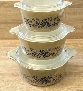 Vintage Pyrex Homestead Brown Speckled Casserole Nesting Dishes Set of 3x + Lids - Picture 1 of 24