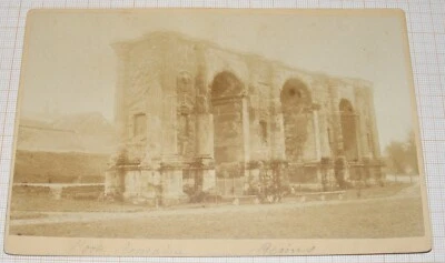 PHOTOGRAPHIE ANCIENNE REIMS PORTE ROMAINE 3 PERSONNES ASSISES DEVANT XIXe /B5257 - Photo 1/2