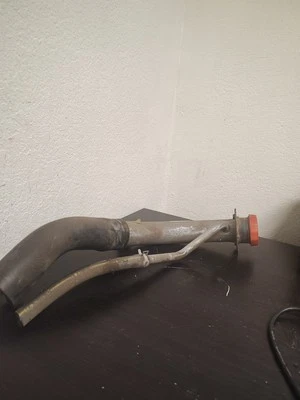 Mazda Miata 1990-1997 cuello de llenado de combustible Foto 1 de 3