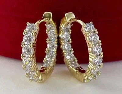 Pendientes de aro Huggie de 2 quilates de corte redondo de diamantes creados en laboratorio de oro amarillo de 14 quilates Foto 1 de 4