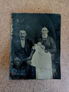 Familia tipo tinte de 1800 con pose de estudio para bebé hombre mujeres abuelos Western Civil - Imagen 1 de 10