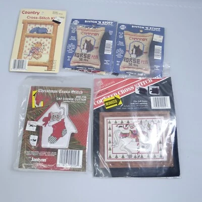Kit de ponto cruz lote de 5 pequenos projetos Natal cavalo moinho loja gato - Imagem 1 de 4