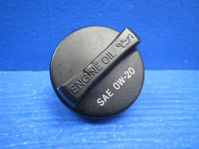 Tapa de llenado de aceite de motor Scion XD 2008-2014 1,8 L. SEA 0W-20. OEM B48 NEGRO Foto 1 de 4