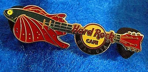 SERIE DE GUITARRA GUAM EE. UU. PEZ VOLADOR VERDE Y ROJO Hard Rock Café PIN LE - Imagen 1 de 1