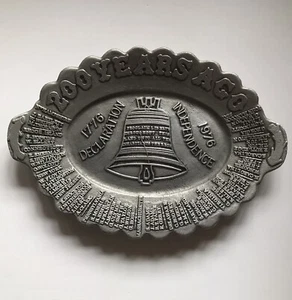 Placa de bandeja de peltre bicentenario vintage 1976 13 estados firmantes campana de la libertad 200 - Imagen 1 de 11