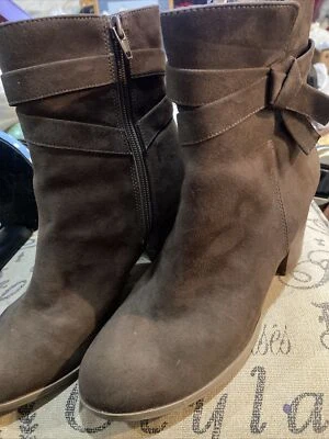 Botines American Eagle para mujer talla 10 imitación marrón gamuza cremallera lateral Foto 1 de 4