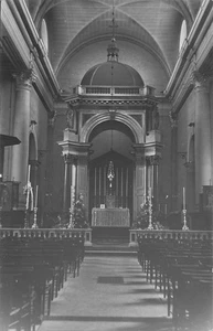 Unknown Church Interior Postcard (H592) - Picture 1 of 3