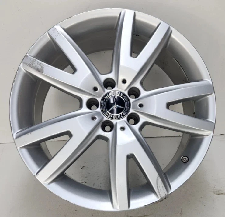 Llanta trasera Mercedes Benz CLS550 AMG 2012-2018 18x9,5 5 radios dobles con tapa OEM Foto 1 de 4