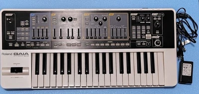 Roland GAIA SH-01 Analog Modeling Synthesizer Keyboard mit getestetem Adapter - Bild 1 von 4