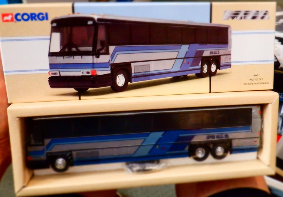 1:50 Scale Corgi 98421 Die-Cast Demonstration MCI-102 DL3 Bus  - Image 1 of 1