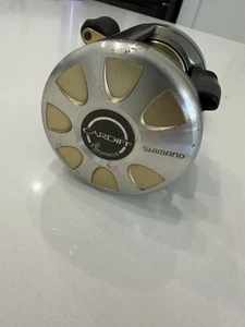 Shimano Cardiff 300A Casting Angelrolle - Bild 1 von 6