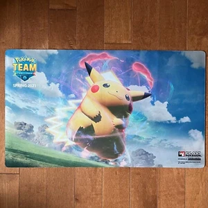 ¡Juego oficial! Alfombra de juego Pokémon JCC Pikachu VMAX primavera 2021 Team Challenge - Imagen 1 de 1