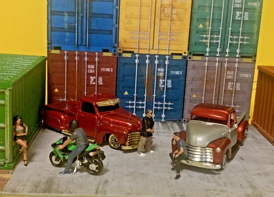 Handmade & Lighted Diorama – “RAILYARD MEETING PLACE” in 1/64 Scale - Image 1 of 4