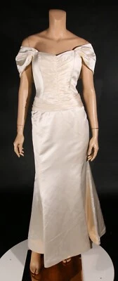 Vestido de novia Elizabeth Fillmore marfil satinado hombro descubierto talla 10 Foto 1 de 4