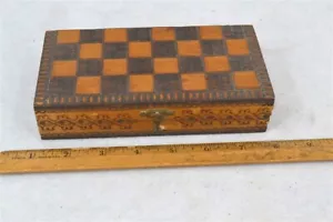 antikes Spielbrett Schach Reise Klappbox mit Figuren Pyrographie viktorianisch - Bild 1 von 6