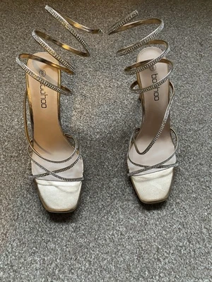Boohoo Gold Diamante Leg Strap Sandals Size 8 NWOT- Not Perfect - Image 1 of 4