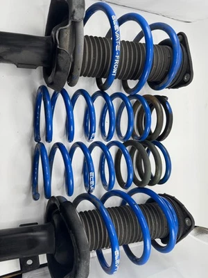 Puntales delanteros Volvo V50 2005-2012 AWD + resortes reductores Elevate OEM Foto 1 de 4