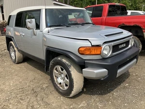 08 TOYOTA FJ CRUISER Spindle Knuckle Front PASSENGER - Picture 1 of 21