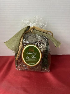 Aromatique SMELL OF THE TREE Christmas Potpourri New NIP 7 oz. - Picture 1 of 3