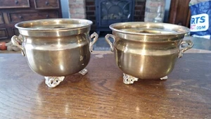 VINTAGE PAIR OF 3 FOOTED BRASS FLOWER POTS / PLANT POTS VGC 5" - Picture 1 of 7
