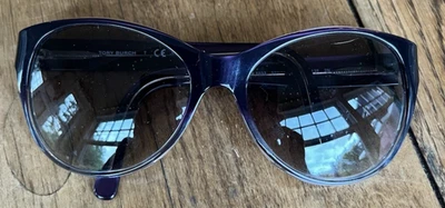 Gafas de sol Tory Burch TY7032 grises lentes polarizadas Foto 1 de 4