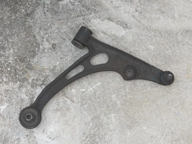 Brazo de control inferior derecho pasajero delantero compatible con 02-03 AERIO 421027 Foto 1 de 4