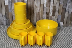 1960s-70s Heller Massimo Vignelli Yellow Kitchenware Set (Plates/Bowls/Cups) - Bild 1 von 22